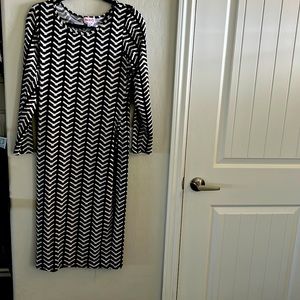 Black and white long sleeve dress